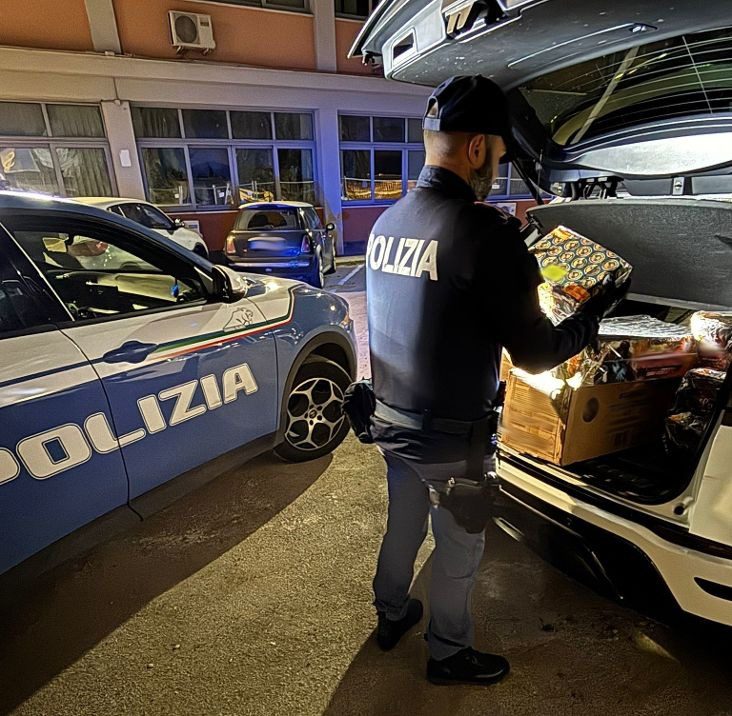 Catania, 500 kg di ‘esplosivo’ per Capodanno: botti illegali in tre auto, 4 denunciati (VIDEO)