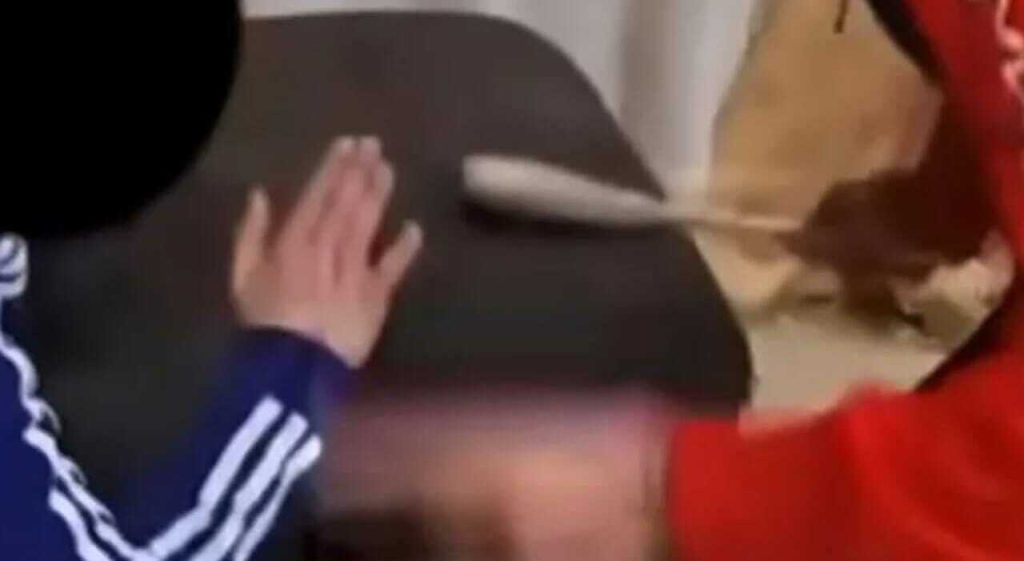 Catania, bimbo picchiato: il Tribunale dei Minorenni sospende la potestà dei genitori