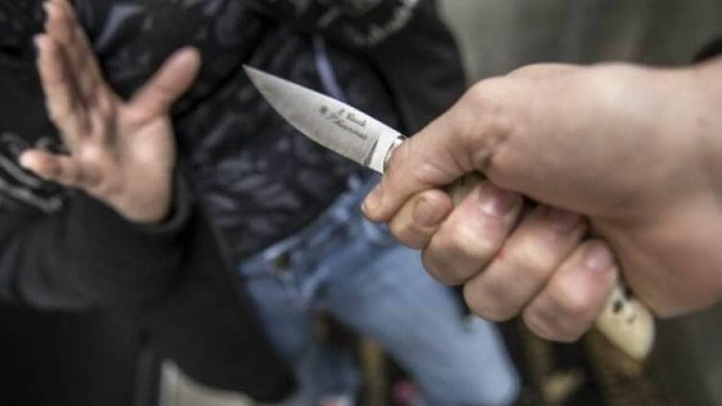 Paternò, aggressione con coltello in famiglia: padre di 71 anni denunciato per lesioni al figlio