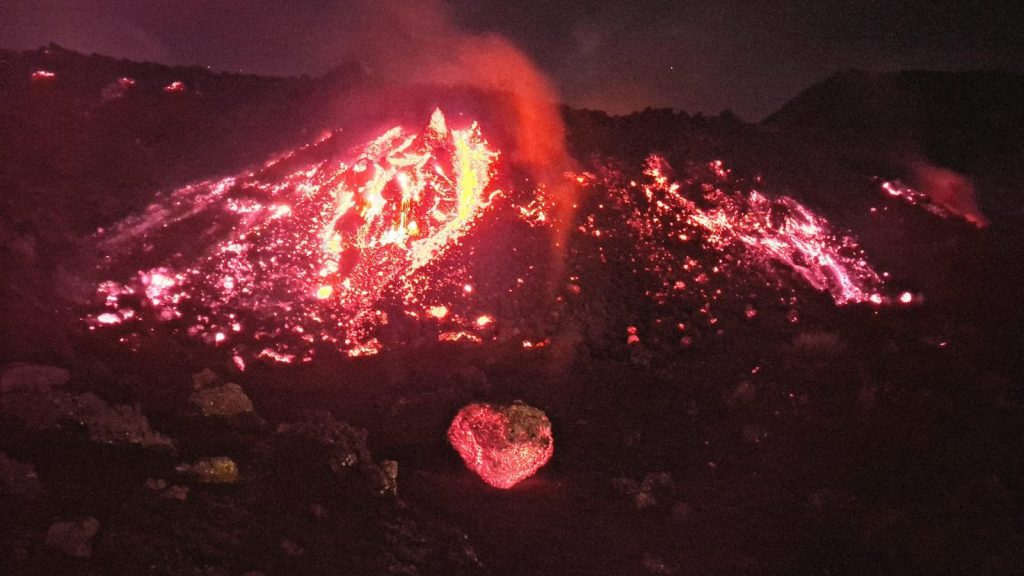 Polemica sull'Etna, Behncke (Ingv): "Ordinanze frutto di pigrizia, allontanano i visitatori".