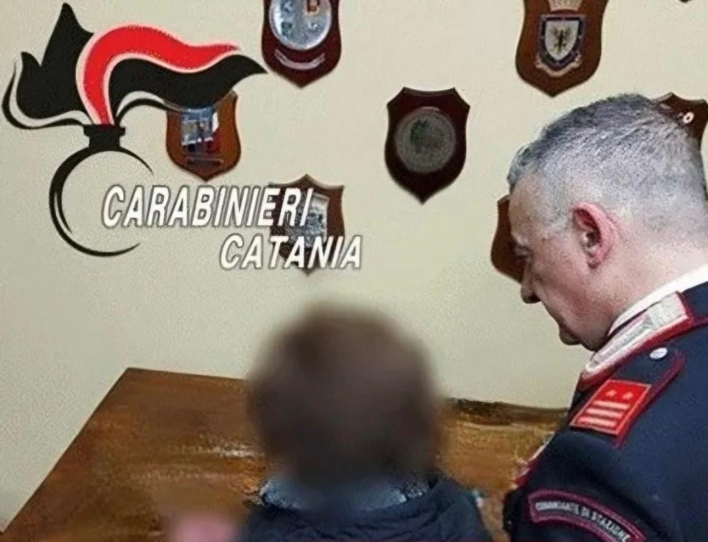 Acireale, 40enne già ammonito aggredisce di nuovo i genitori: scatta l'arresto