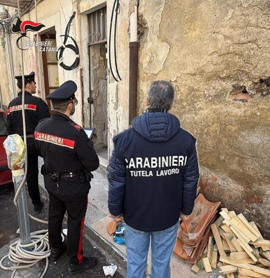 Catania, controlli in un cantiere edile: sei lavoratori irregolari e gravi carenze di sicurezza
