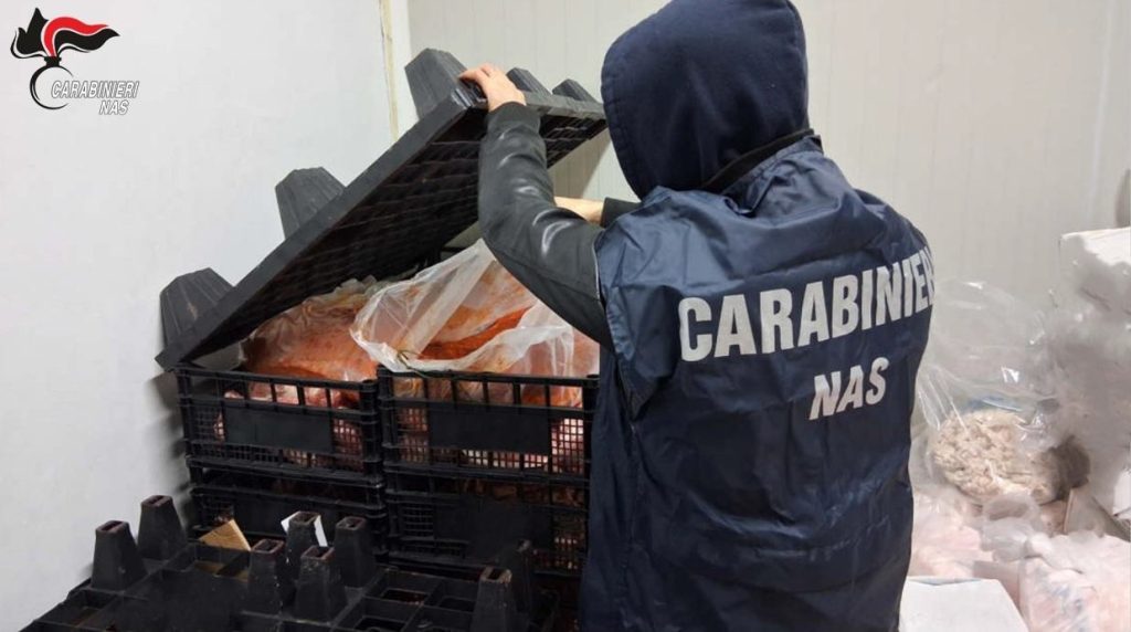 Catania, Nas sequestra 350 kg di ingredienti per il "sanguinaccio": frattaglie mal conservate