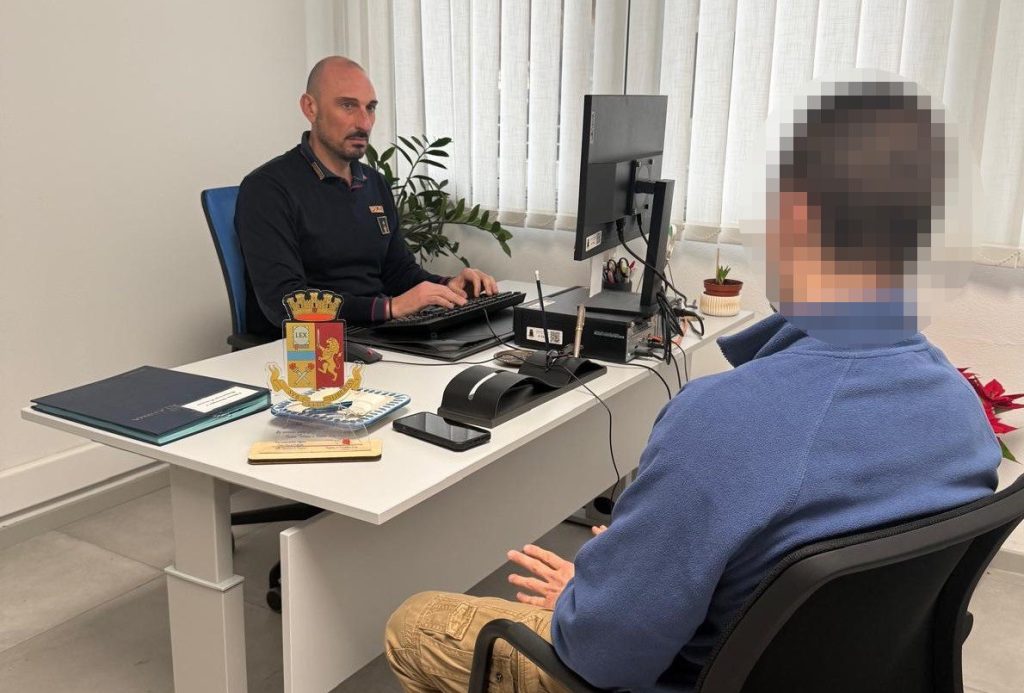 Catania: padre armato di bastone e taglierino arrestato mentre minaccia il figlio 18enne