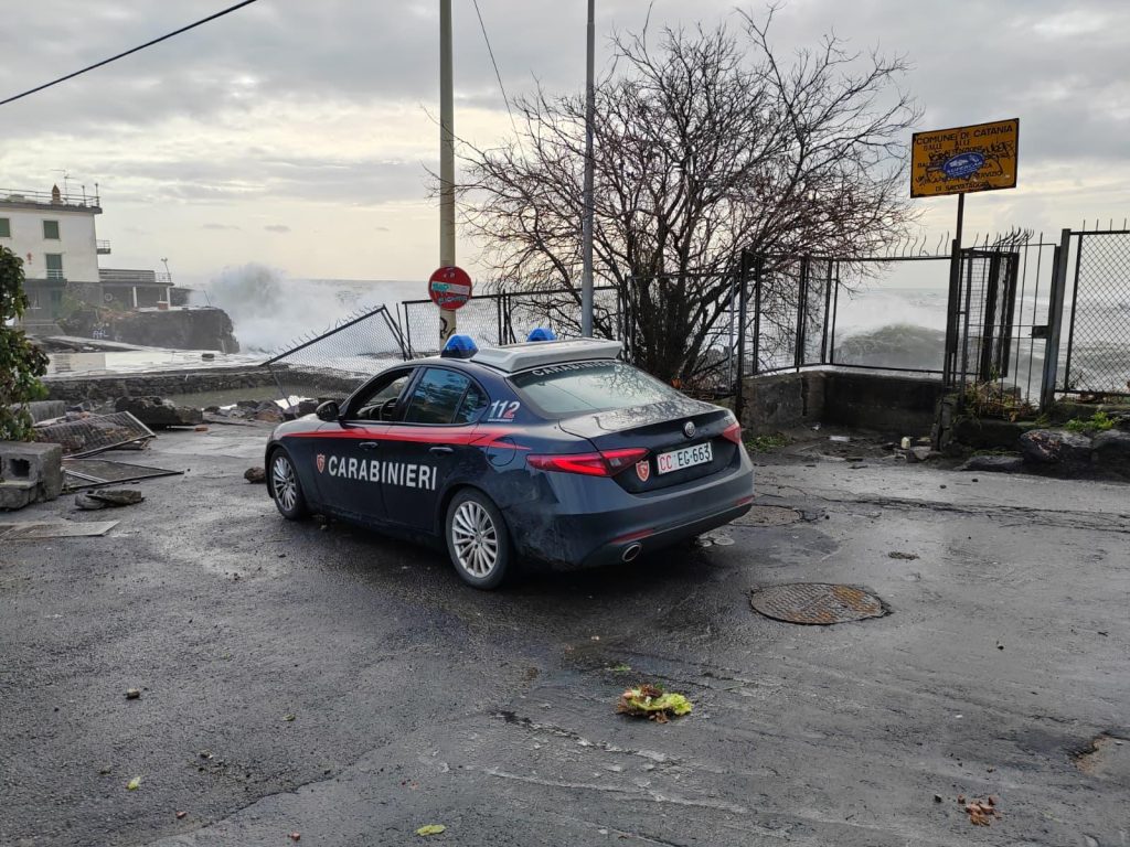A Catania e provincia interventi dei Carabinieri dopo il ciclone "Harry" per evacuazioni e antisciacallaggio