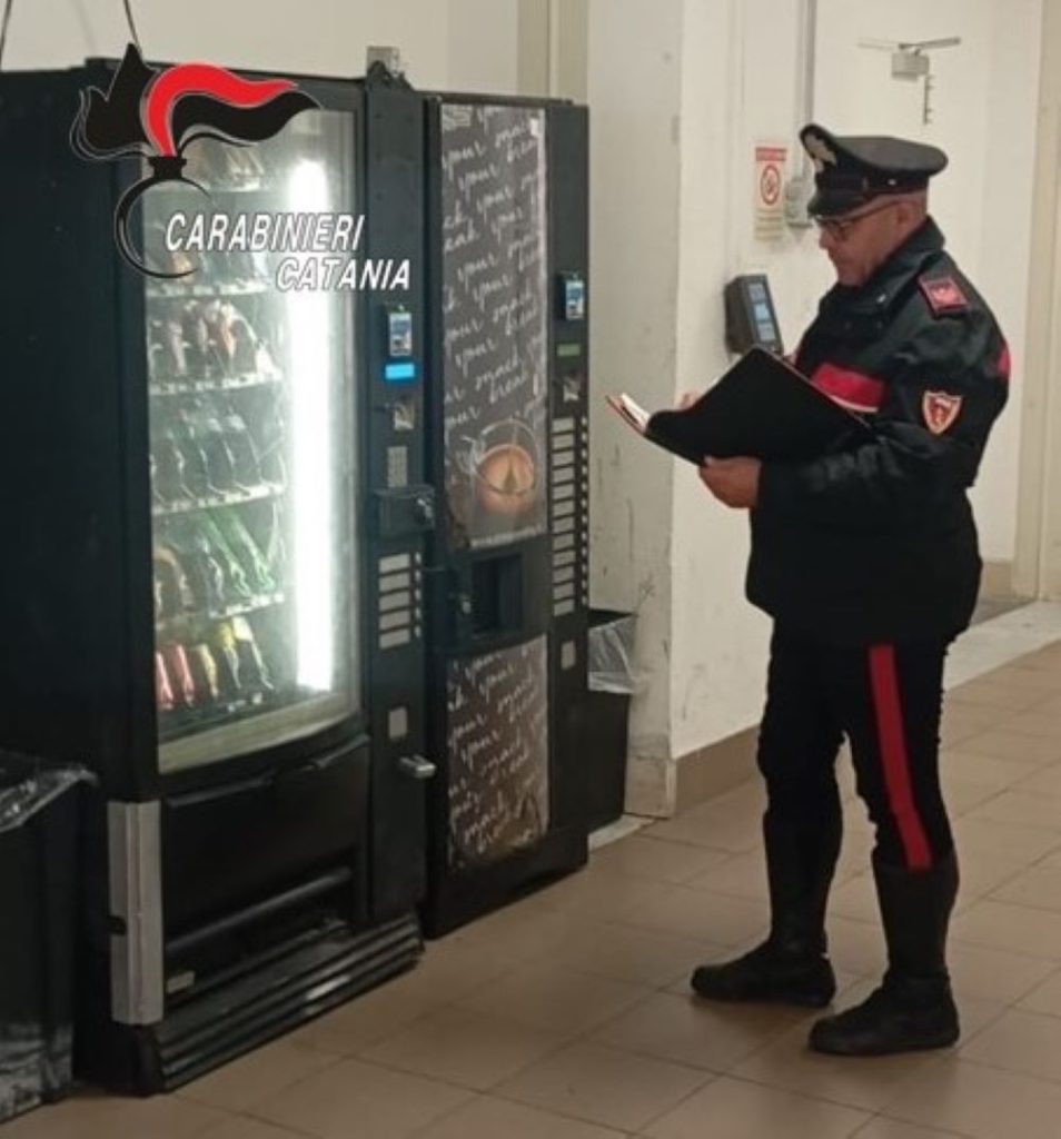 Paternò, tentato furto a distributore automatico in ospedale: bloccato 38enne pregiudicato