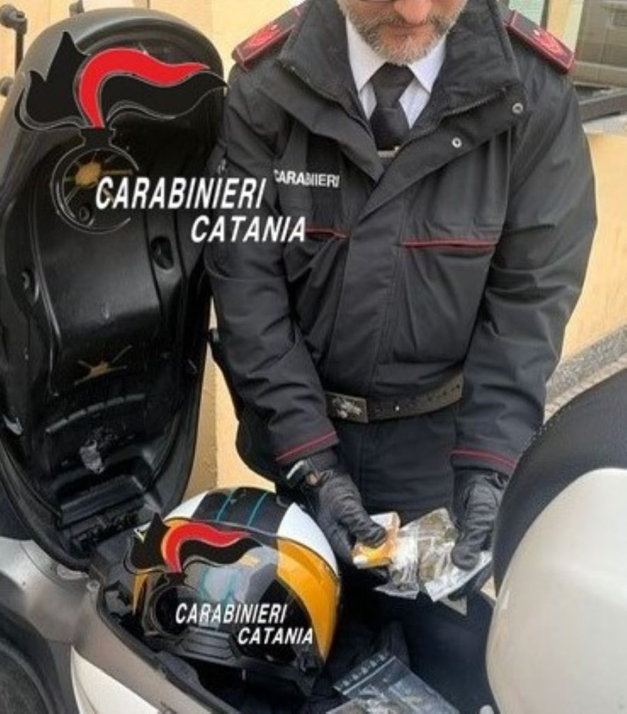 Pusher minorenni beccati a Catania con 17 grammi di droga "Lemon"