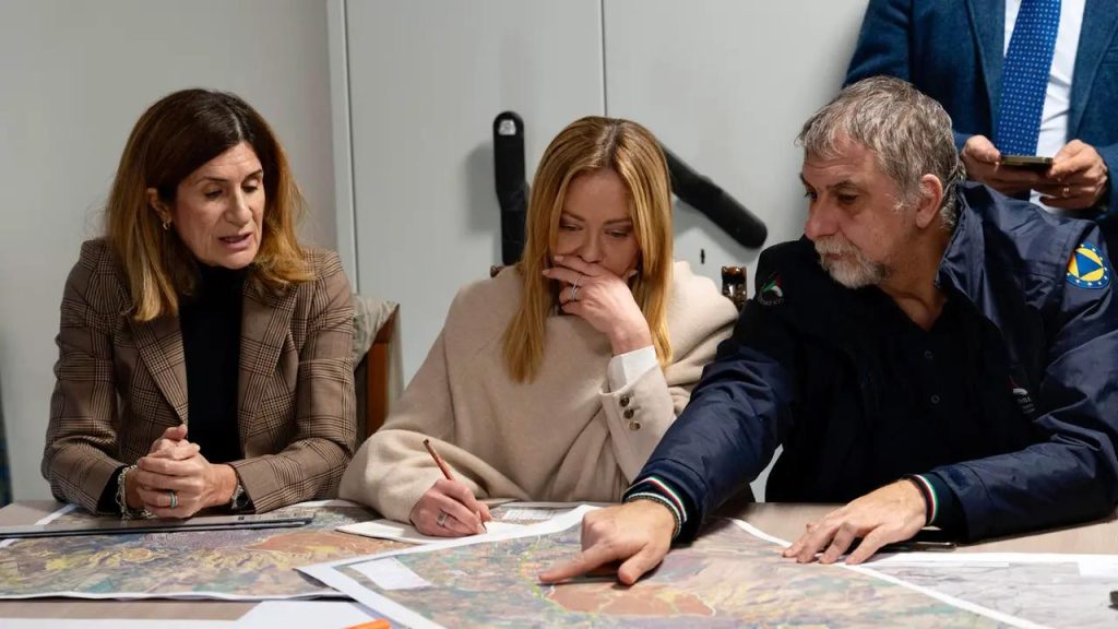 Meloni in Sicilia: "100 milioni sono solo un primo stanziamento". Sorvolo in elicottero sulla frana di Niscemi