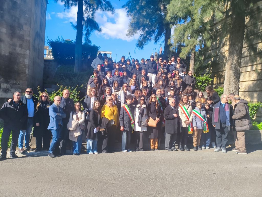 Omaggio a Verga nel giorno della ricorrenza: letture e fiori al monumentale di Catania