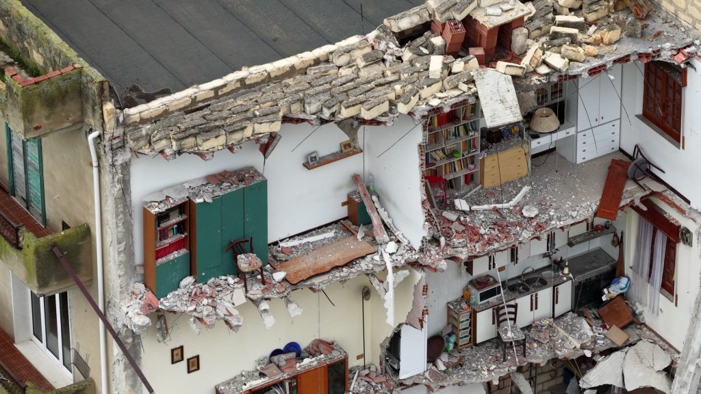 Niscemi, l'addio al focolare: la storia dell'architetto nella casa "simbolo" della frana