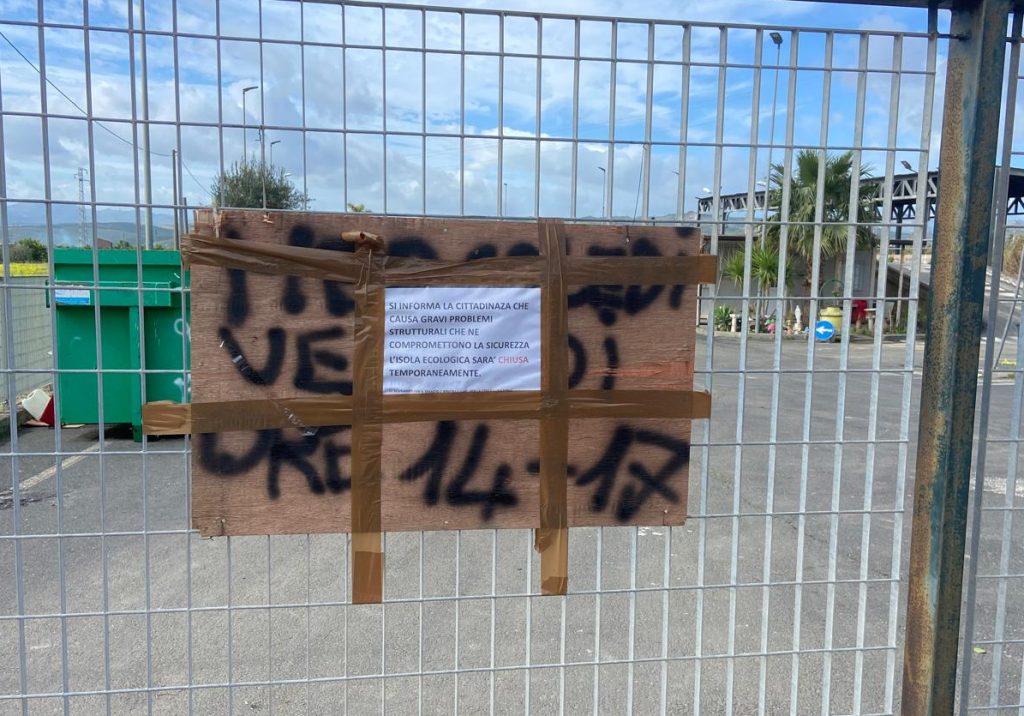 Paternò, chiusa da 15 giorni l’isola ecologica: discariche abusive in aumento