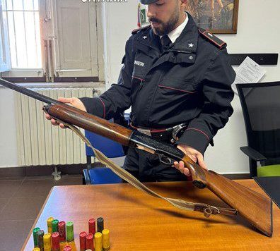 Ramacca, sorpresa nel fienile: scoperto fucile con oltre 100 colpi. Denunciati due fratelli