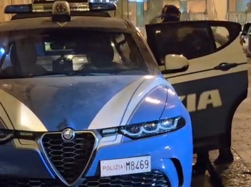 Catania, evade dai domiciliari per minacciare il vicino con una mannaia: 41enne arrestato