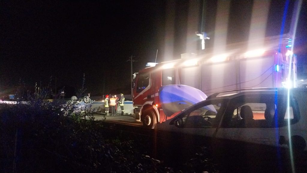 Grave incidente sulla SS121 nei pressi di Etnapolis: morto un 26enne, quattro feriti