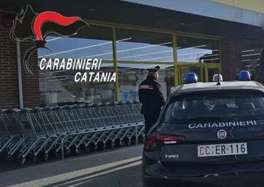 Catania, 41enne usa la figlia piccola per rubare al supermercato: denunciata