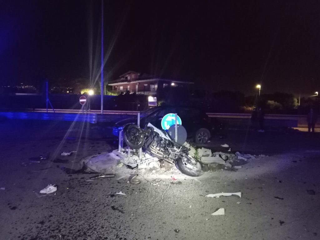 Belpasso, tragico schianto sulla SS121: morto un giovane centauro di 26 anni, due feriti
