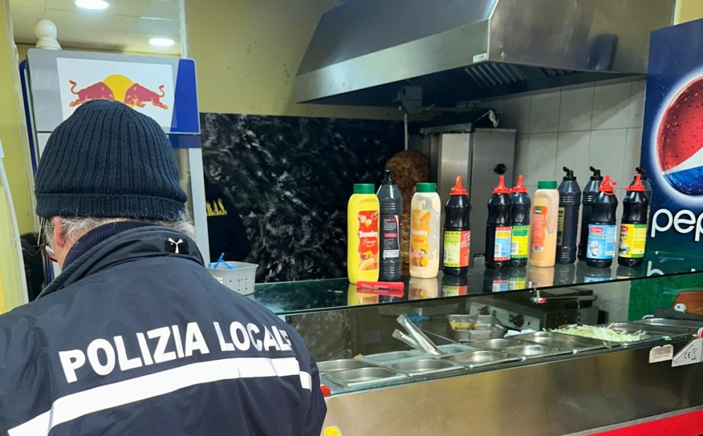 Paternò, controlli in Piazza Indipendenza: sanzioni per 10mila euro e sequestri alimentari