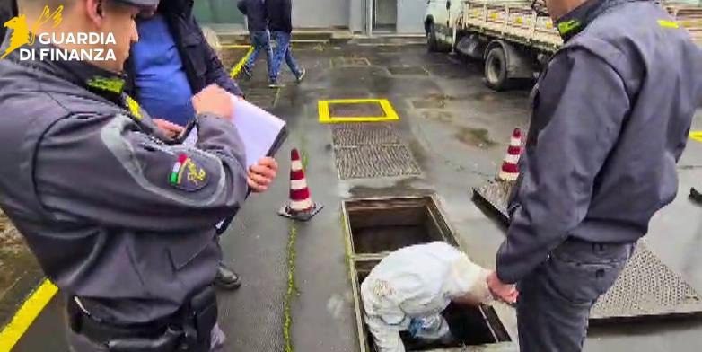 Paternò, gasolio contaminato da acqua: GdF sequestra 8.000 litri da un distributore (VIDEO)