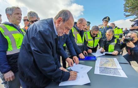 Niscemi, Schifani consegna i lavori della Regia trazzera: "Così evitiamo l'isolamento del paese"