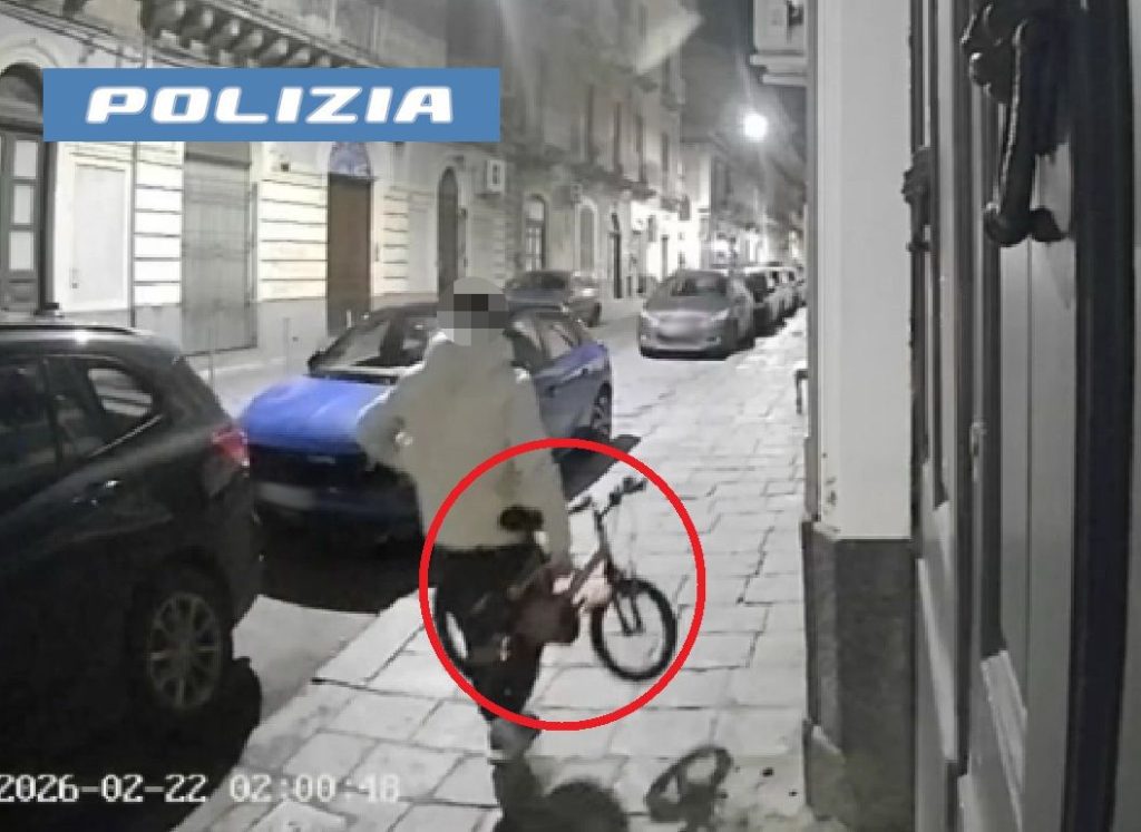 Catania, rubava nonostante i domiciliari: ladro seriale tradito dalle telecamere (e dalla bicicletta di un bambino)