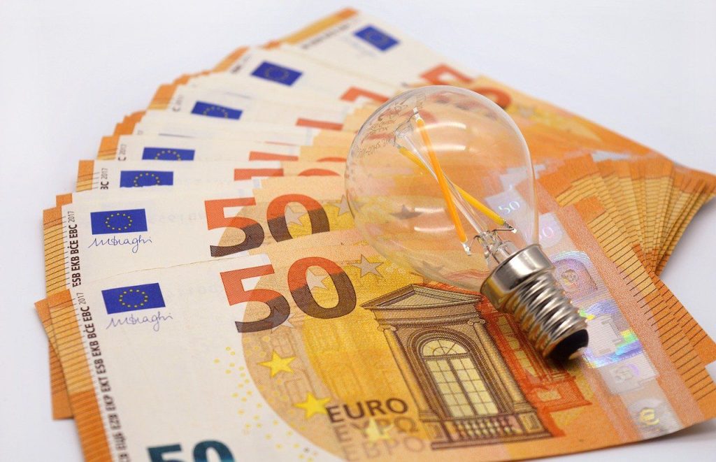Bollette 2025, Sicilia seconda in Italia per costi della luce: nell'isola spesa media annua a 768 euro