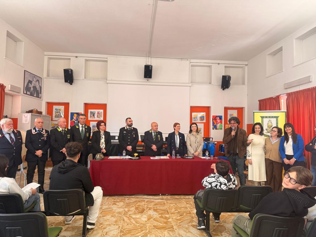 Biancavilla, la scuola si mobilita contro il bullismo: incontro alla "Bosco-Sturzo"