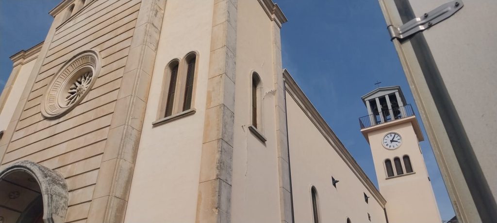 Ragalna, il terremoto lesiona municipio e chiesa Madre: calcinacci in strada e auto danneggiate