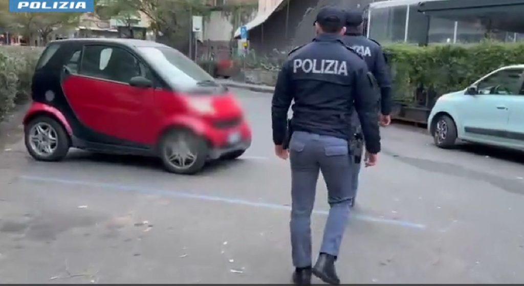 Aggressione con tirapugni a Catania, sei minori nei guai: una vittima rischia di perdere la vista (VIDEO)