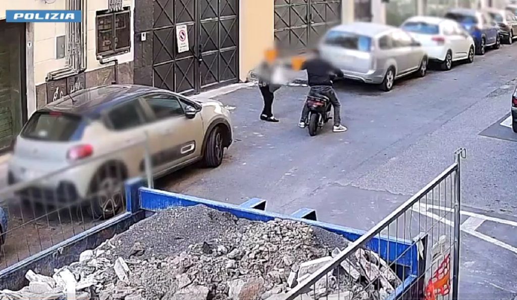Catania, strappa la collana a un'anziana e la fa cadere a terra: 47enne finisce in carcere (VIDEO)