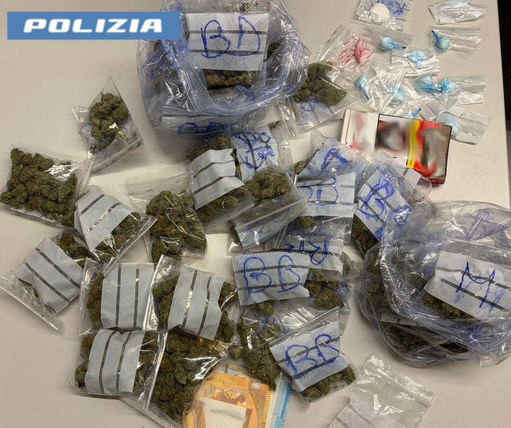 Catania, tentativo di spaccio sventato in stazione: pusher 28enne arrestato con mezzo chilo di droga