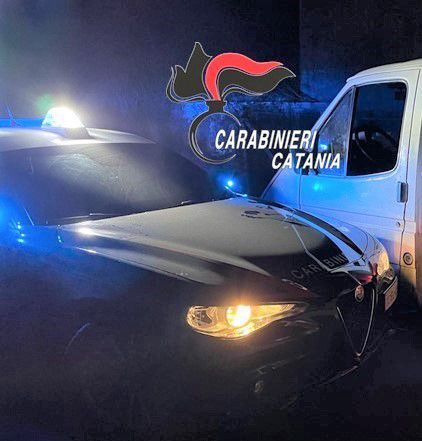 Catania, furto di pacchi in via Etnea: carabiniere in borghese blocca il ladro. Arrestato 43enne