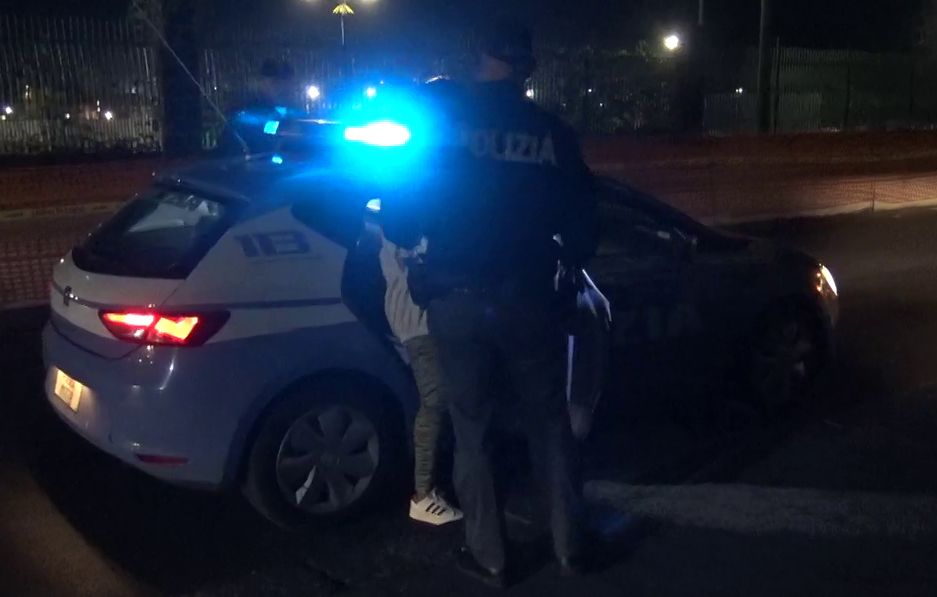 Catania, 36enne lascia i domiciliari per rubare in un appartamento: proprietario lo sorprende e lo fa arrestare