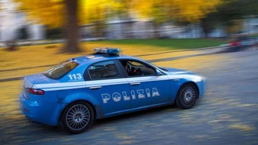 Adrano, folle inseguimento per un diverbio stradale: 37enne denunciato. In auto con lui la figlia senza cintura