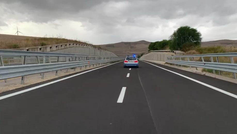 SS 121 Paternò-Catania, scooter contro tir: 21enne in prognosi riservata