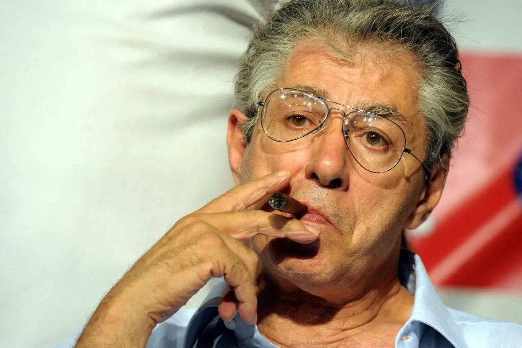 Il Senatur e le nebbie del passato: come Bossi e la Lega Nord avviarono la frantumazione dell'Italia unita