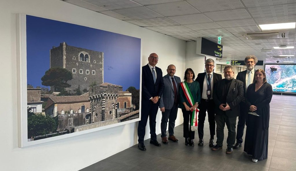 Valorizzazione culturale e territori: all’aeroporto di Catania un omaggio alla Torre Normanna di Paternò