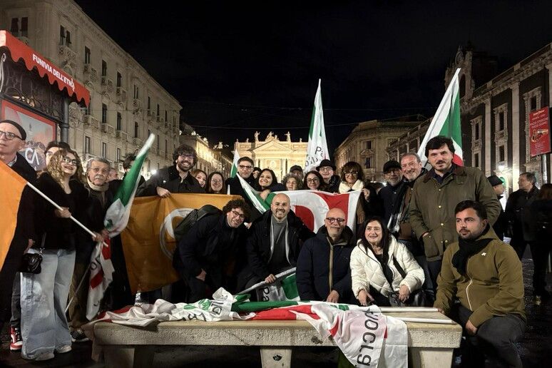 Referendum, il centrosinistra in festa a Catania: «I cittadini hanno difeso la Costituzione»