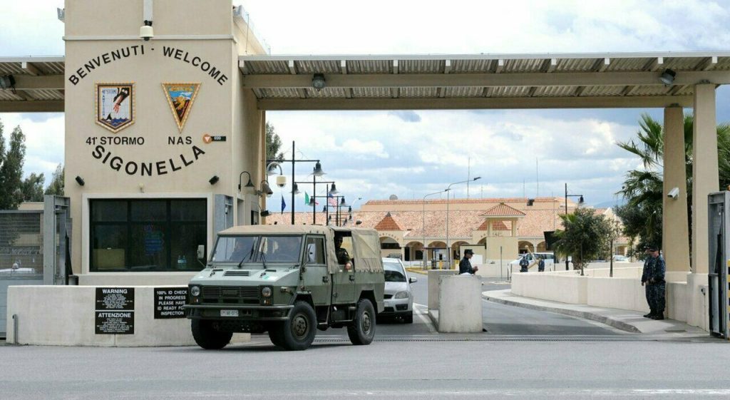 Italia dice no agli Usa: negato l'uso della base di Sigonella. Crosetto: "Nessun raffreddamento"