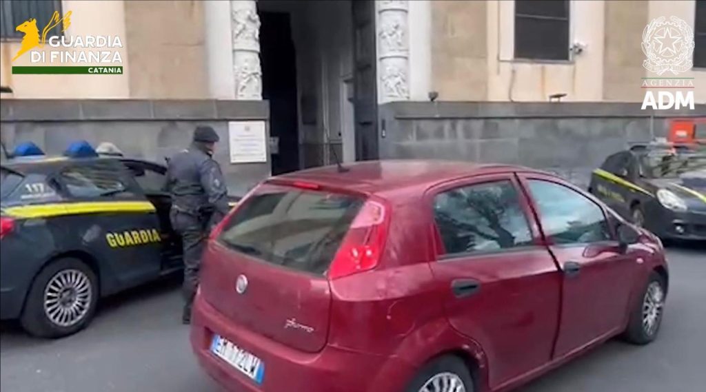 Catania, scommesse con i bookmaker fantasma: sequestrati computer e contanti. 350mila euro di giro d’affari illecito