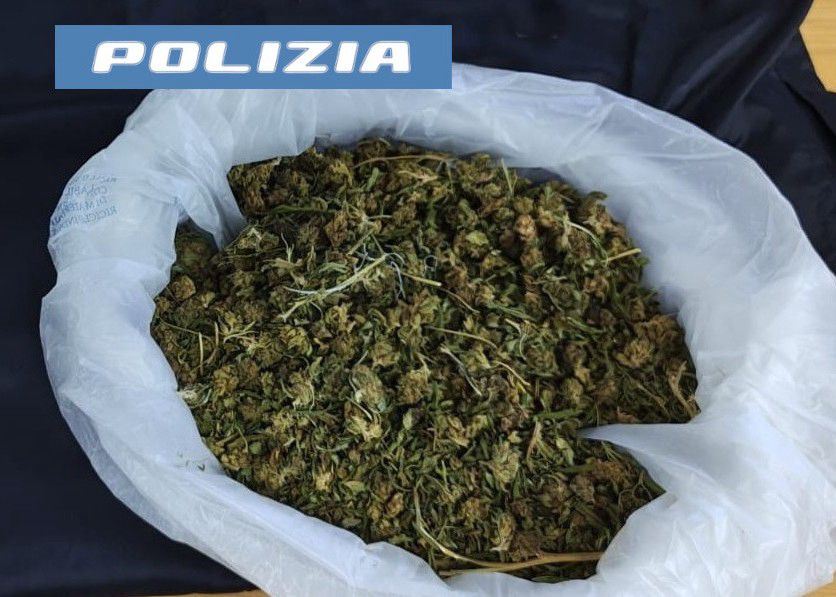 Adrano, droga nel garage di casa: 37enne arrestato dalla Polizia di Stato