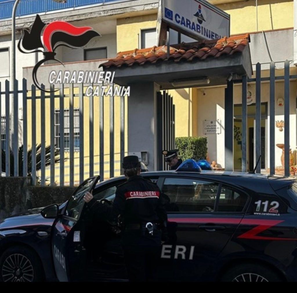 Riposto, accusa la zia 89enne di avergli rubato forbice e calzini e poi la picchia a sangue: arrestato 69enne