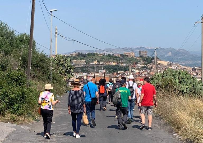 Paternò-Belpasso, via Scala Vecchia è un colabrodo: "Servono lavori straordinari, è emergenza viabilità"