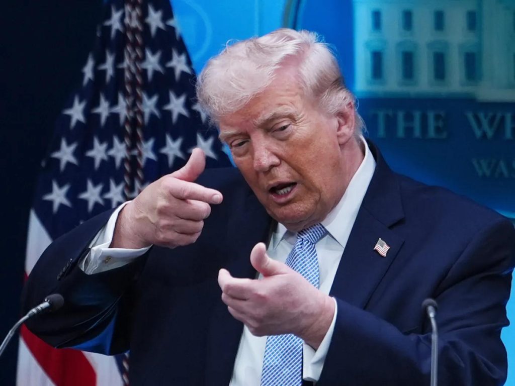 Ultimatum all'Iran, Trump frena: “Stop ai bombardamenti per due settimane ma Hormuz sia libero”