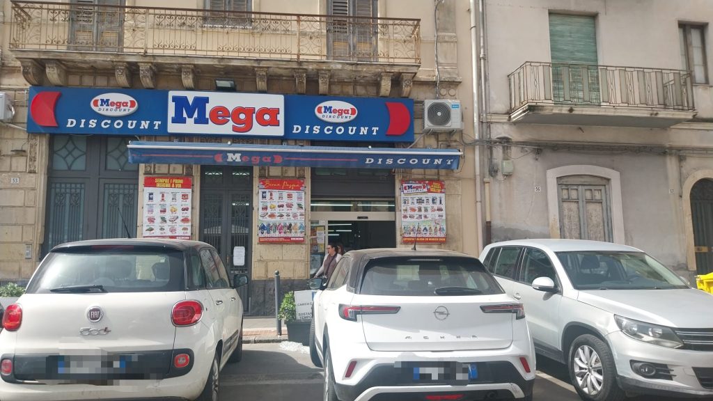 Paternò, ubriaco tenta furto al supermercato: aveva un coltello in cintola