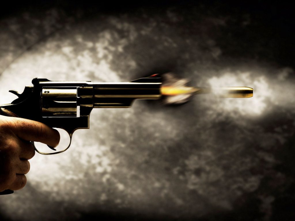 Catania, tredici colpi di pistola contro un’abitazione nella notte: nel mirino una pensionata e suo figlio incensurati