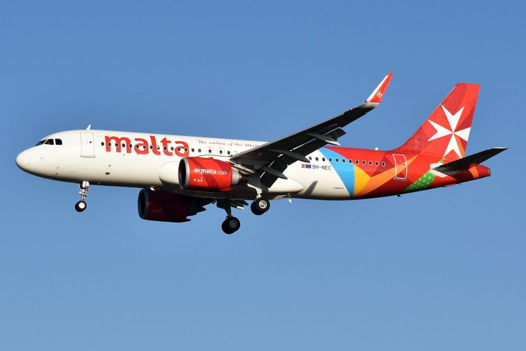 Volo Malta-Parigi torna indietro sui cieli di Sicilia: copilota a bordo era ancora in addestramento