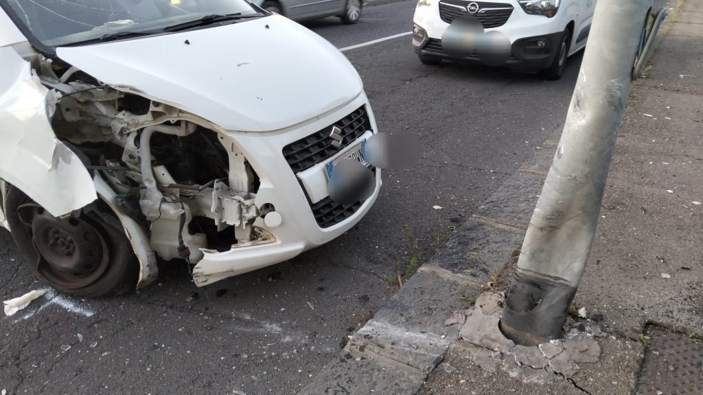 Belpasso, incidente autonomo sulla circonvallazione: tre feriti, grave un’anziana. Traffico in tilt fino a sera
