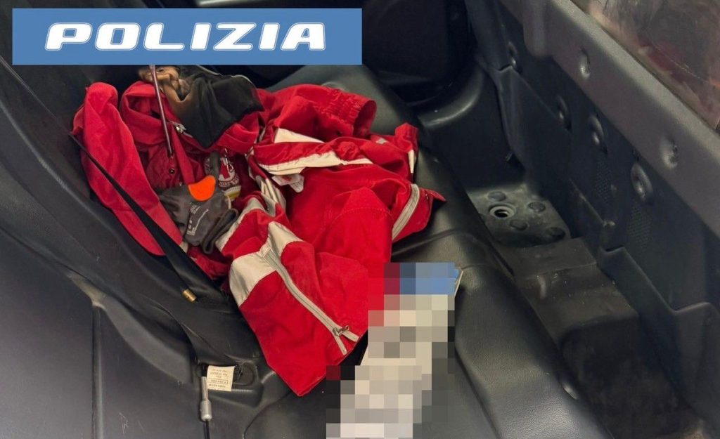 Catania, ladri con la divisa della Croce Rossa per svaligiare una casa: una cittadina insospettita li fa arrestare