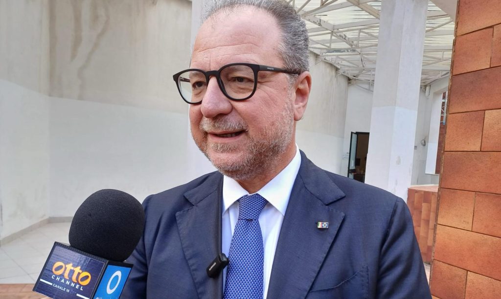 Forza Italia, Mulè frena sul commissariamento in Sicilia: “Ne parleremo con Tajani”