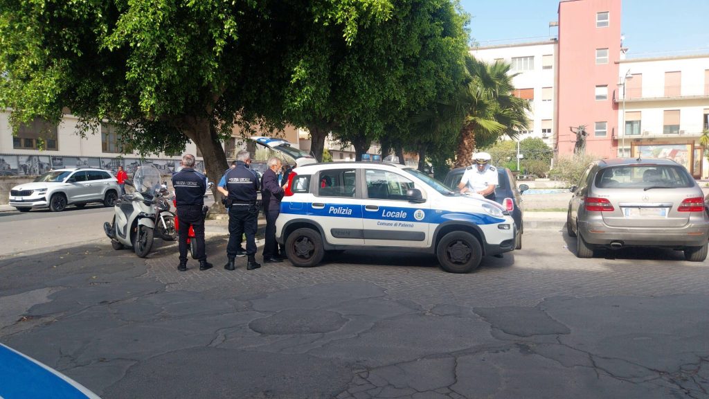 Paternó, scooter senza assicurazione e senza casco: maxi controlli dei vigili